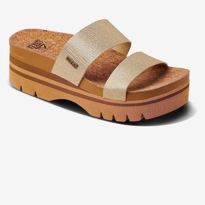 NWOT Reef Cusion Vista Higher Women's Platform Sandals in Gold